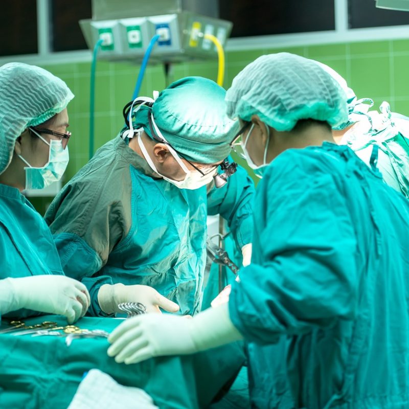 surgery-1822458_1280